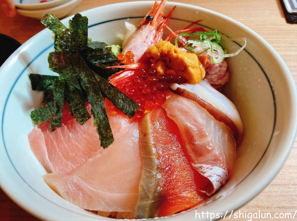 目利きの銀次の 海鮮丼のアップ
