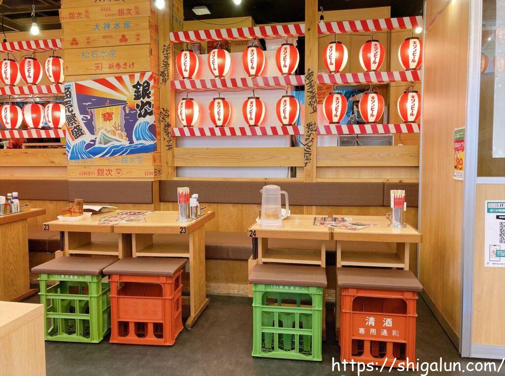 目利きの銀次栗東店のテーブル席