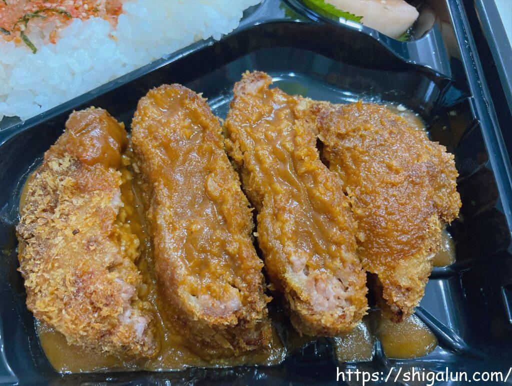 お弁当のミンチカツのアップ
