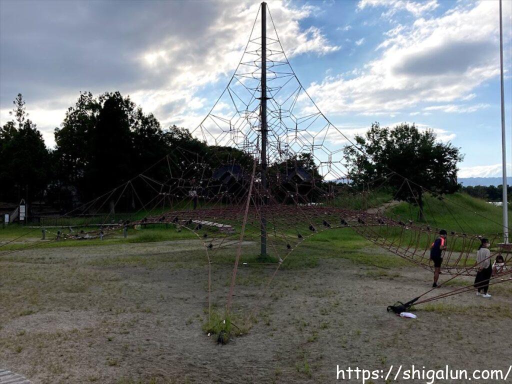 矢橋帰帆島公園のロープジャングル