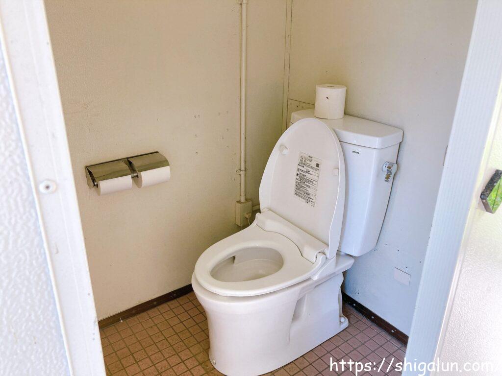 矢橋帰帆島公園のトイレは？（おもしろ自転車付近のトイレ２）キレイな洋式トイレです。