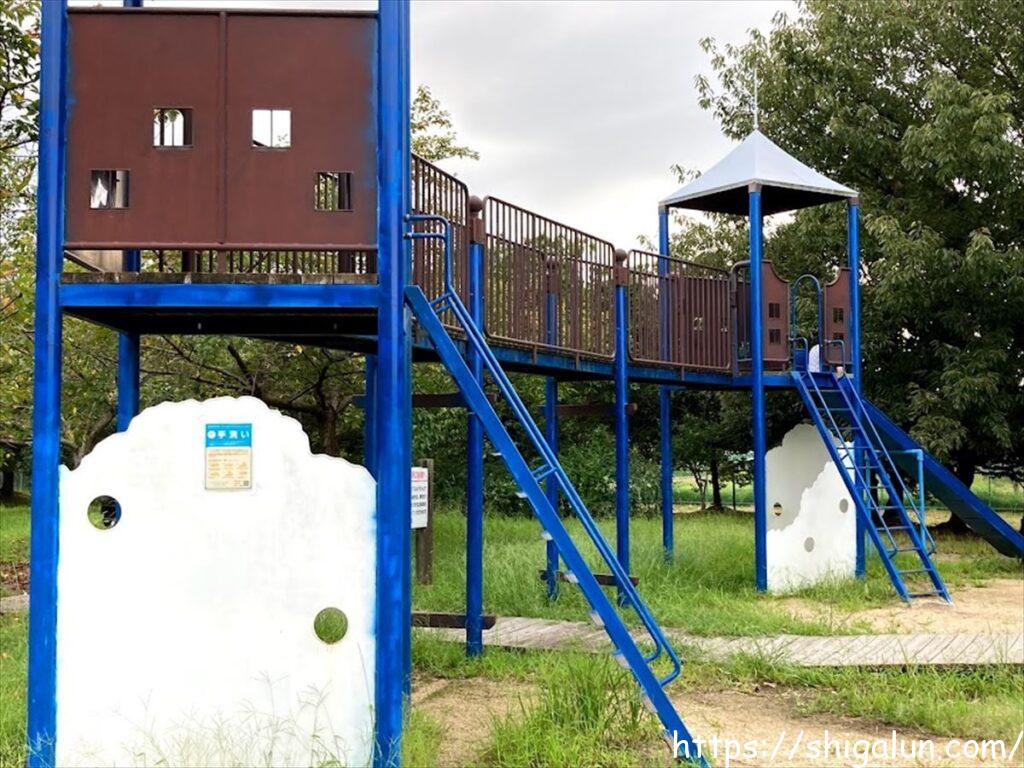 矢橋帰帆島公園の大型滑り台