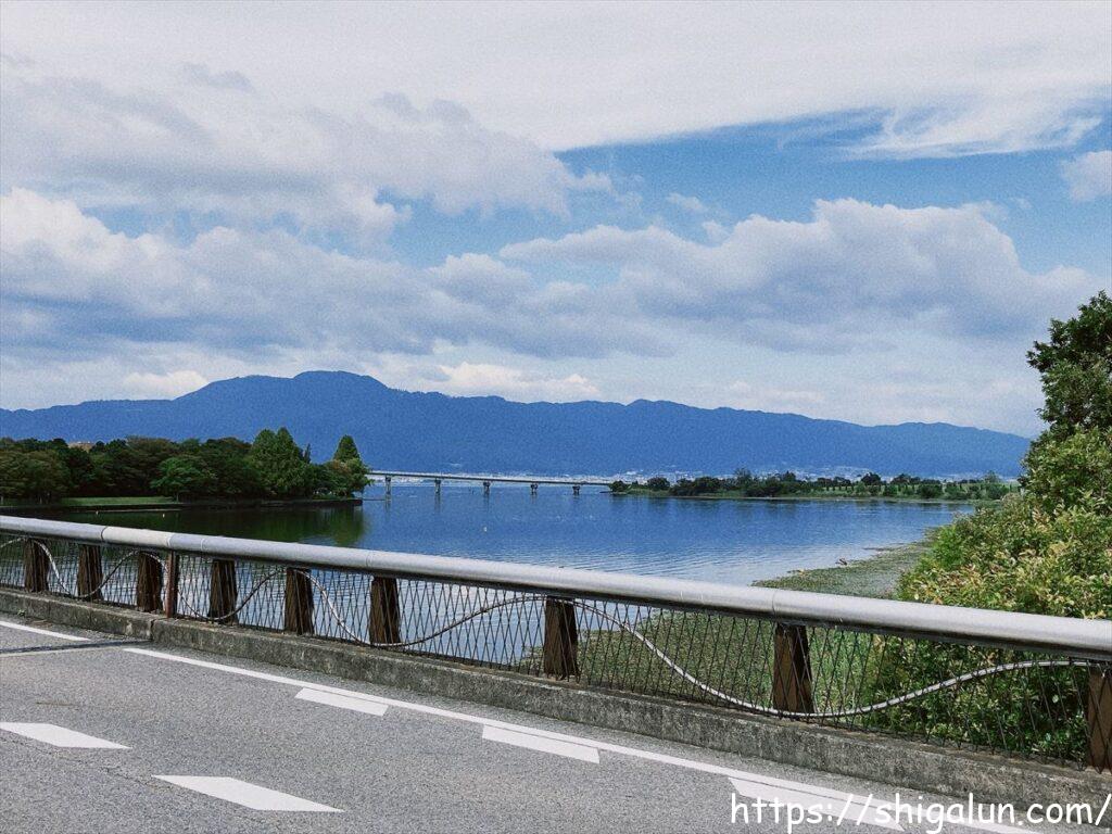 矢橋大橋の琵琶湖大橋側の景色。 琵琶湖大橋が遠くに見えます。