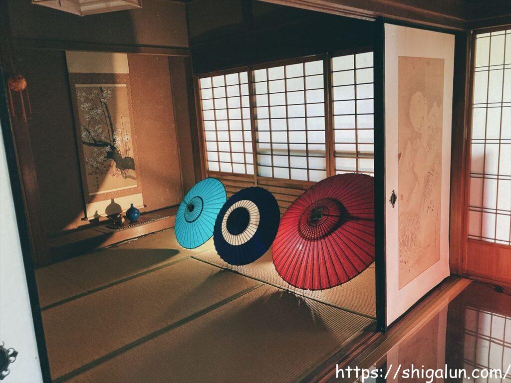 長寿寺の和傘のライトアップ