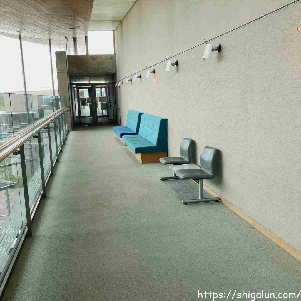 琵琶湖博物館A展示室の横の廊下