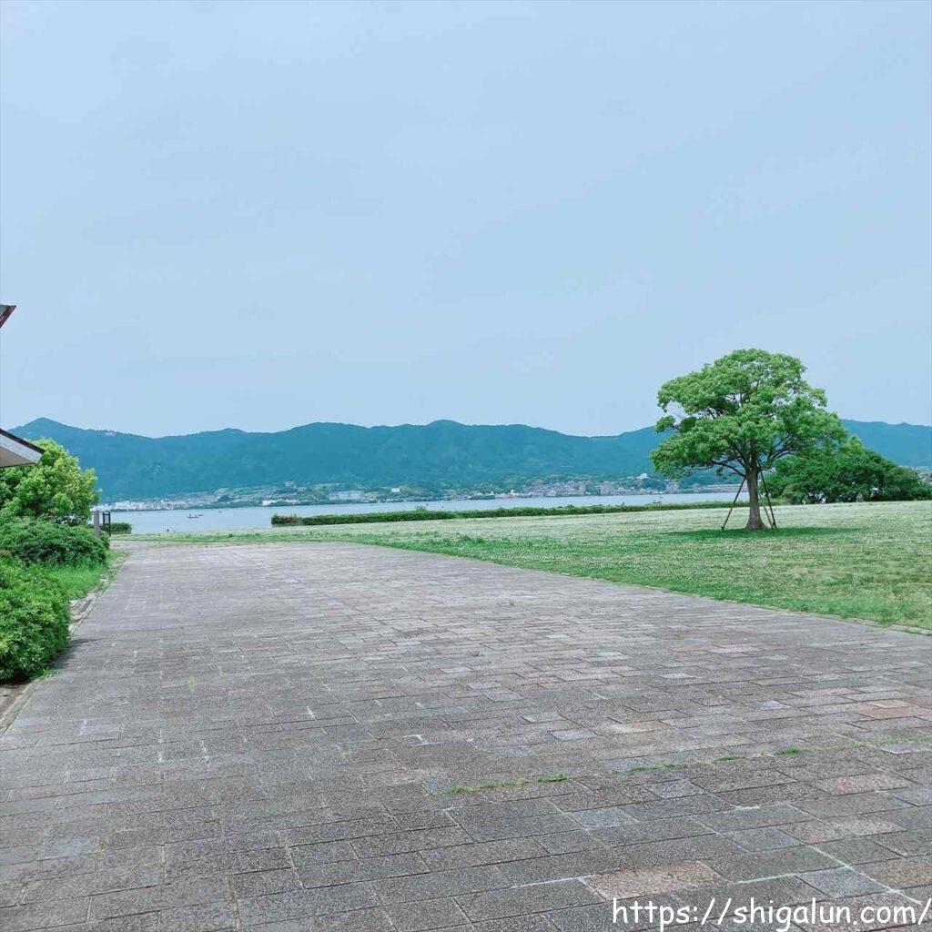 琵琶湖博物館は公園もすぐ横にあり広くて便利