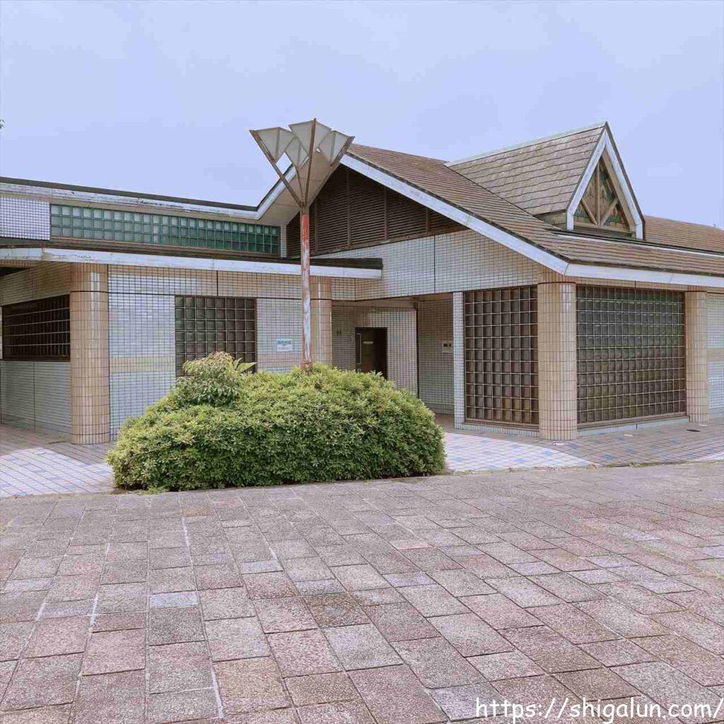 烏丸半島芝生広場入り口のお手洗い