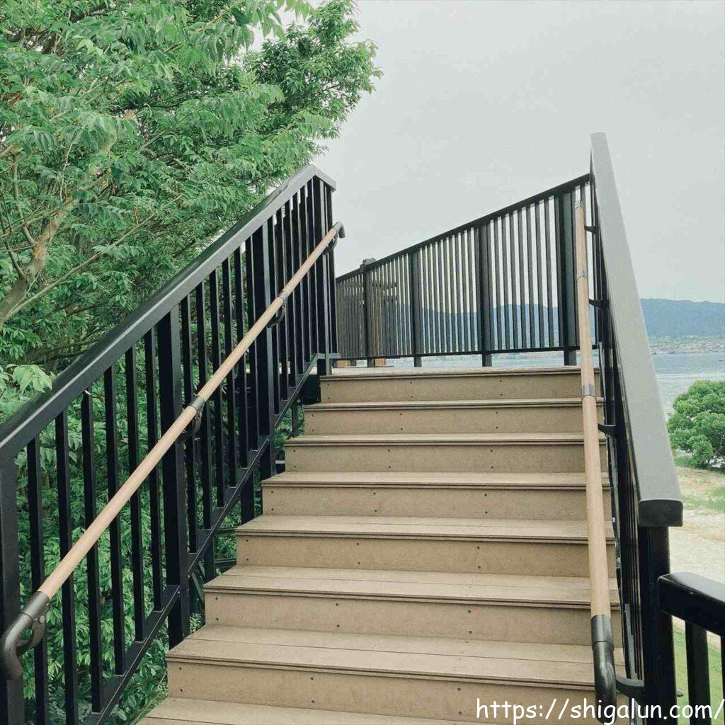琵琶湖博物館の樹冠トレイル３　鳥の目デッキへ続く階段